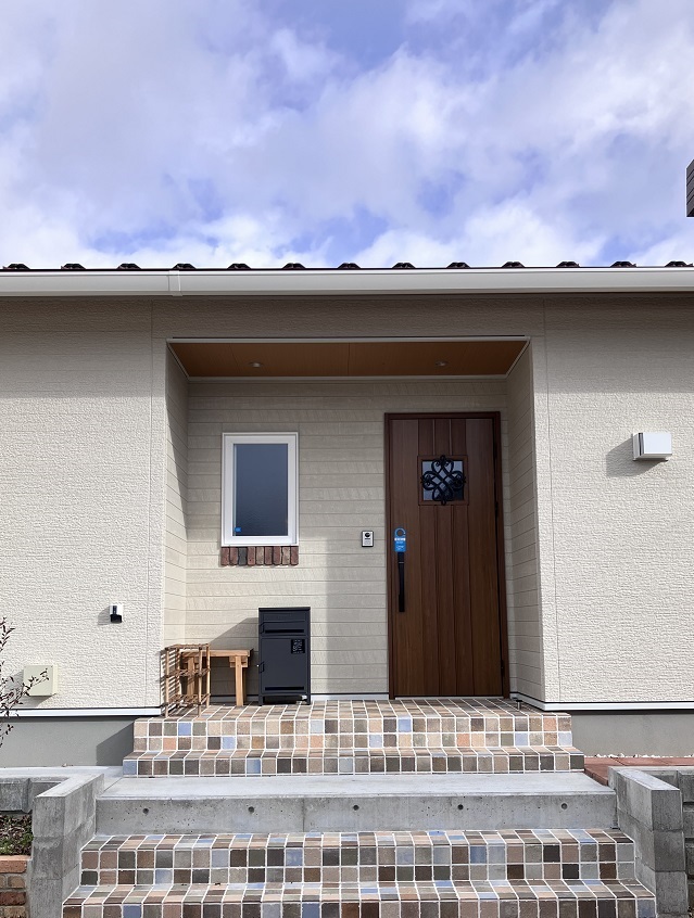 外回りは建物とトータルに