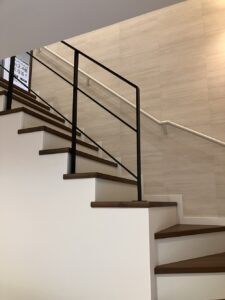 【新築・リノベーションでも大事！】手摺の実例をご紹介いたします。